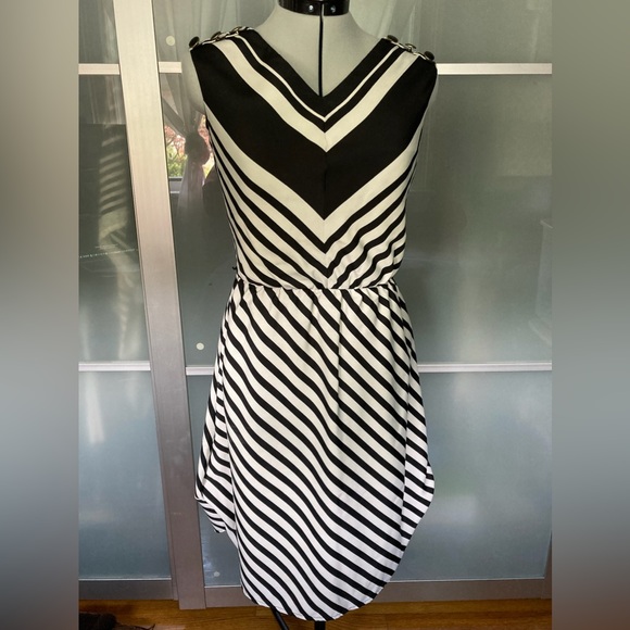 Merona Women’s V-neck Knee-length Stripe Dress, black & white, 2 - Picture 1 of 2